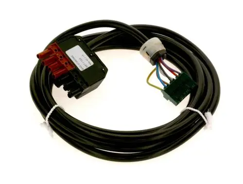 Bosch-Kabelbaum mit mehreren Anschlussleitungen, einschließlich eines Sicherungshalters und unterschiedlichen Steckverbindungen, in einem gebündelten Format.